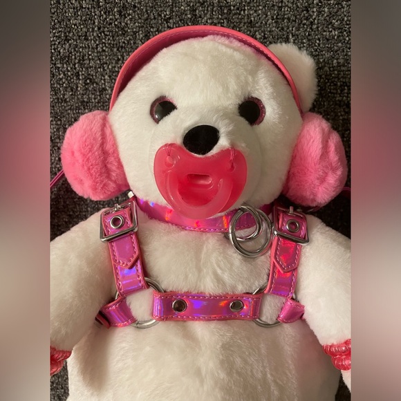 NEW Club Exx Frosty cuddle baby bear backpack - Picture 2 of 8